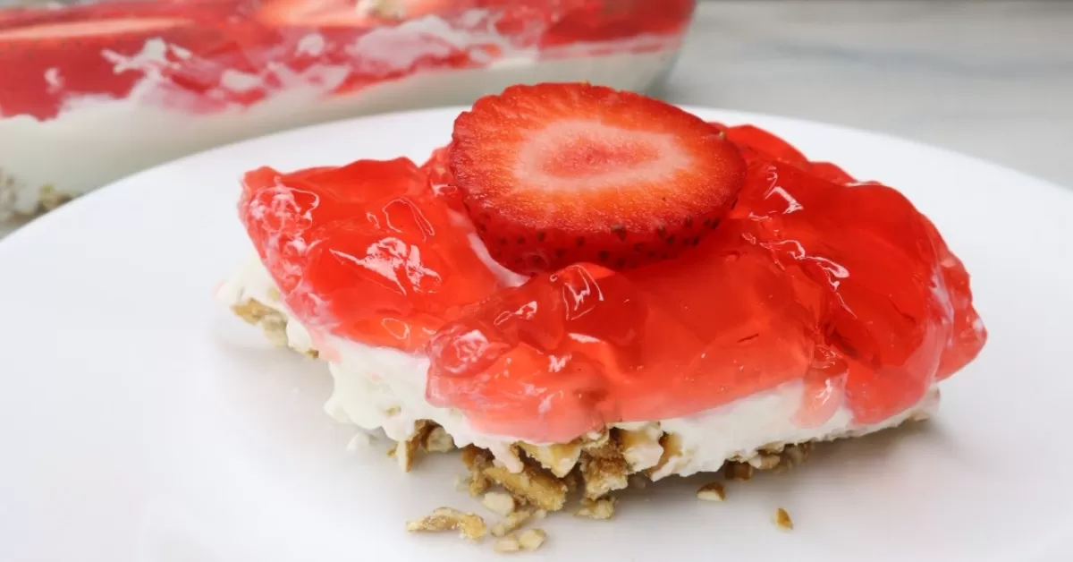 strawberry pretzel dessert