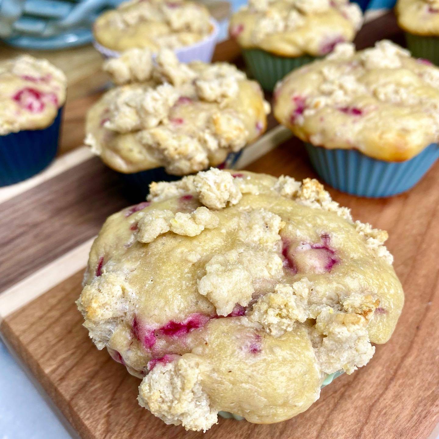 raspberry streusel greek yogurt muffins