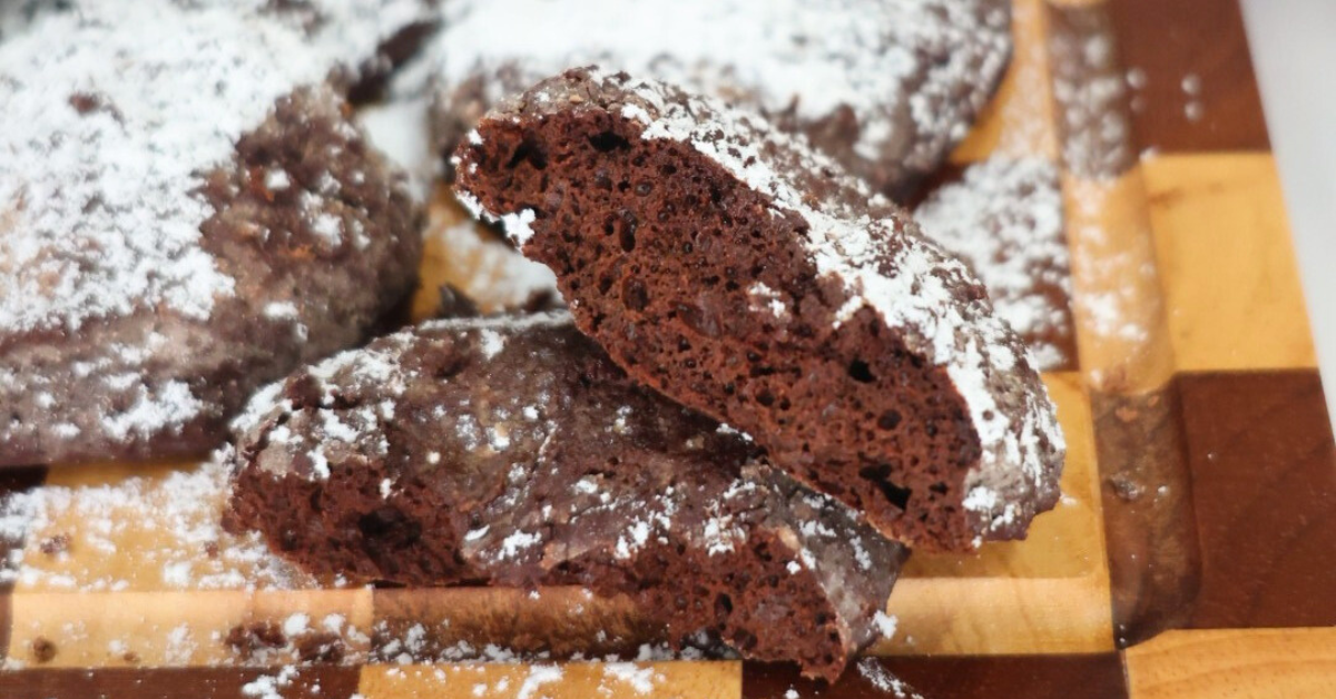 healthy flourless chocolate crinkle cookies monk fruit