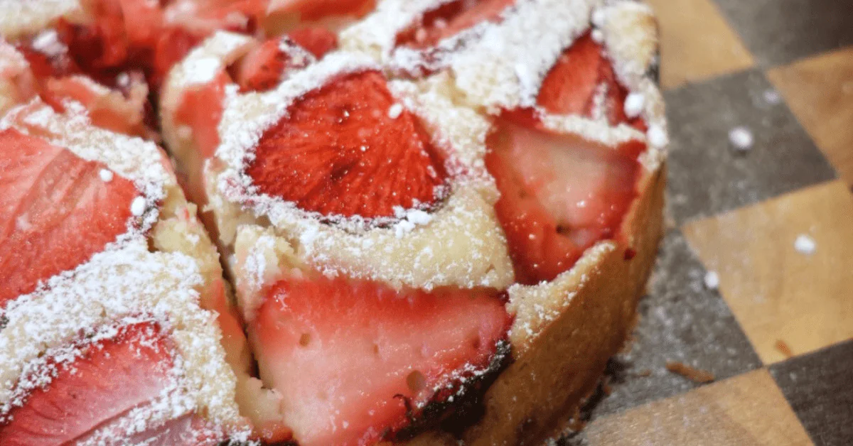 sourdough discard strawberry cake