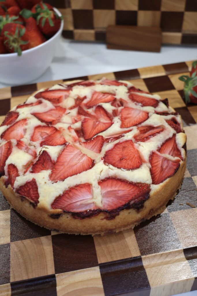 sourdough discard strawberry cake