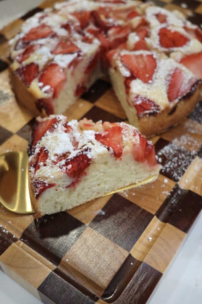 sourdough discard strawberry cake