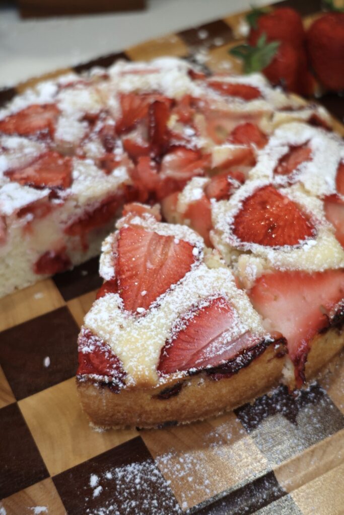 sourdough discard strawberry cake