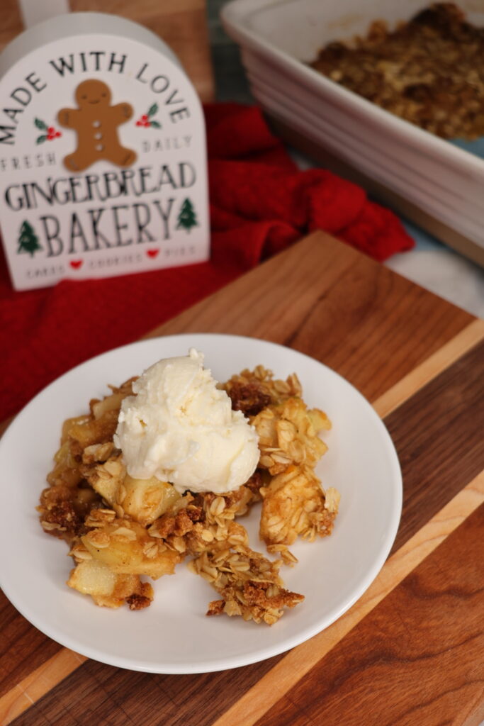 gingerbread apple crisp