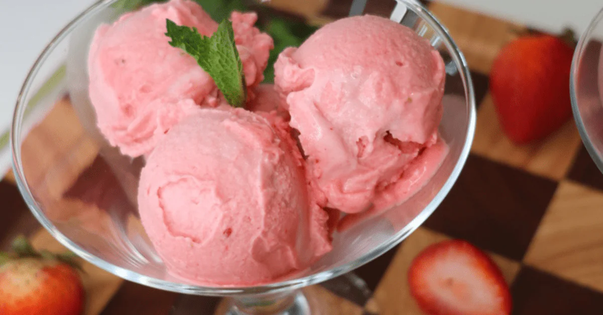 strawberry greek yogurt ice cream