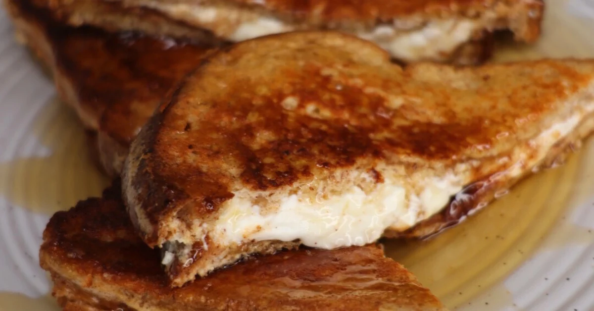 cinnamon roll stuffed french toast