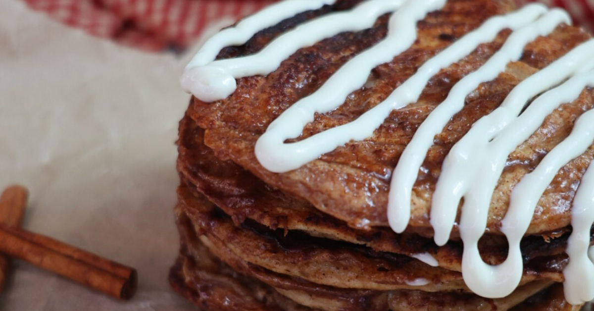 cinnamon roll greek yogurt pancakes