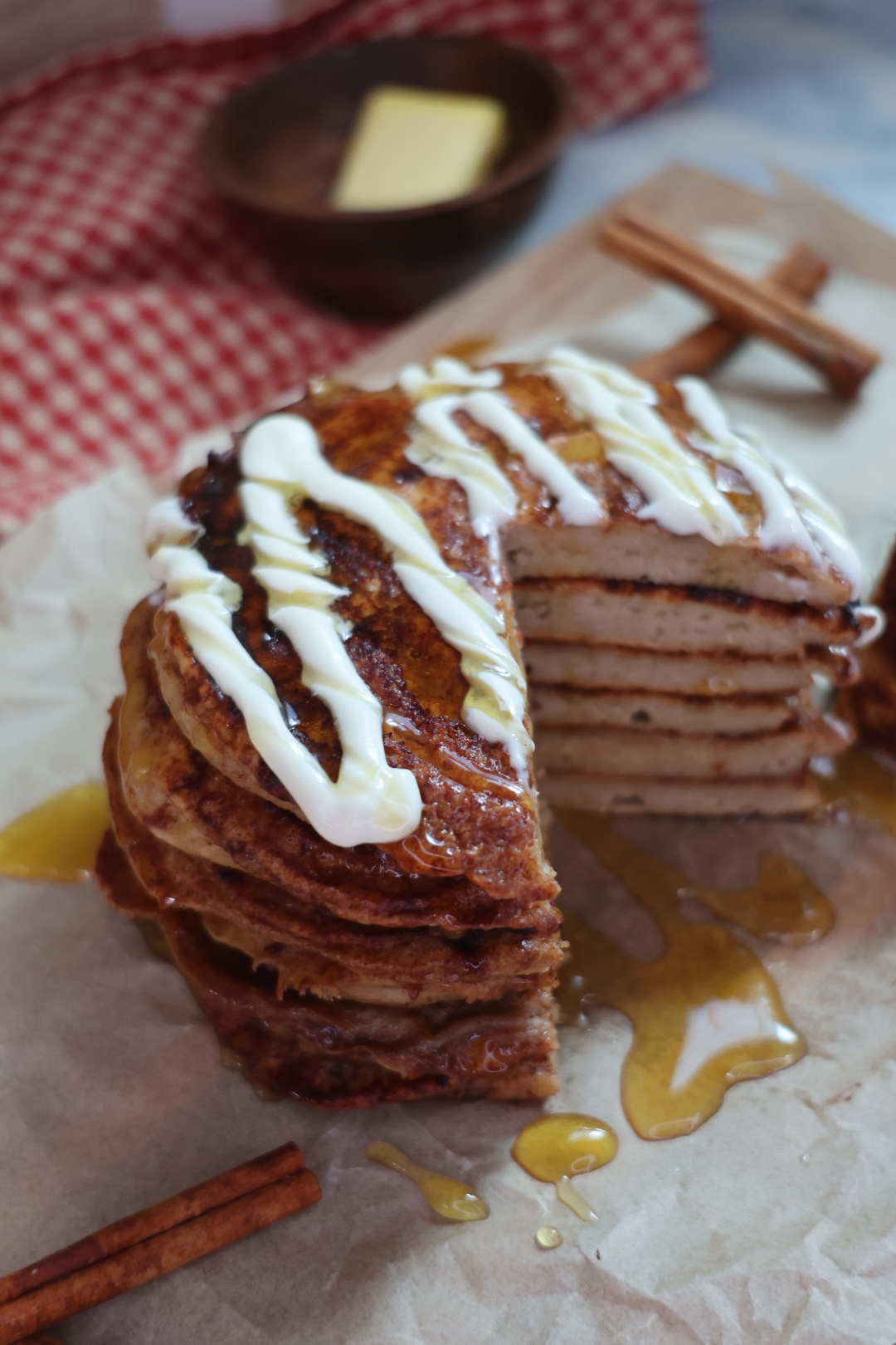 cinnamon roll greek yogurt pancakes