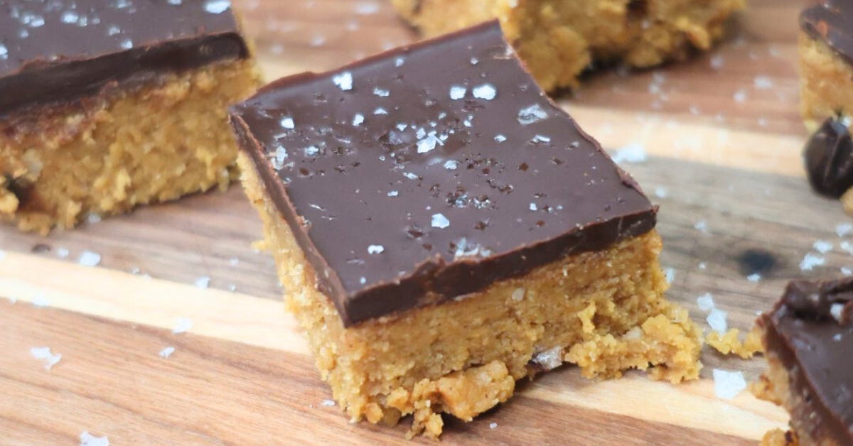 pumpkin chocolate chip cookie dough bars
