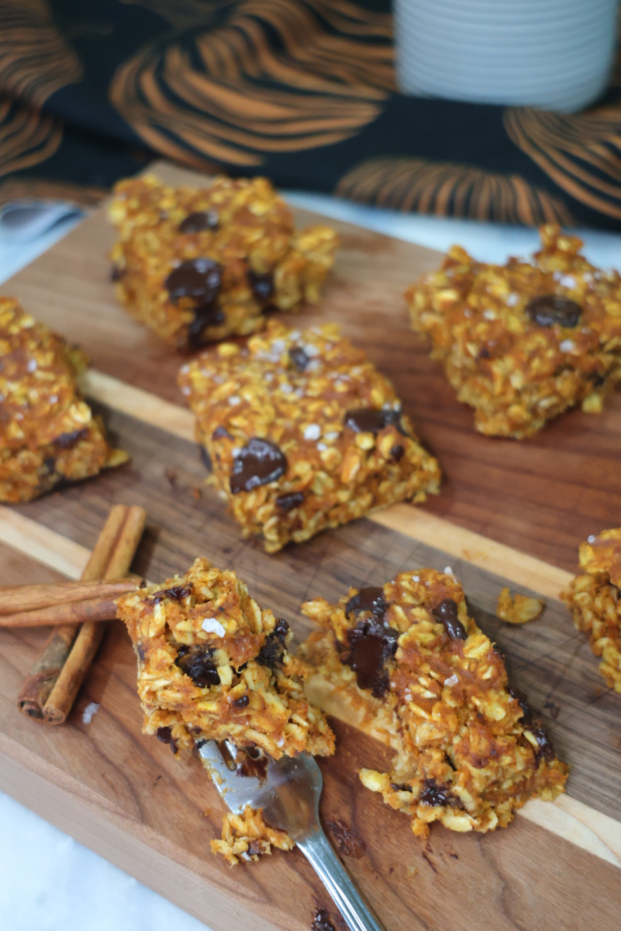 pumpkin chocolate chip oatmeal bars