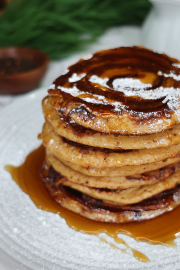 cinnamon roll gingerbread greek yogurt pancakes