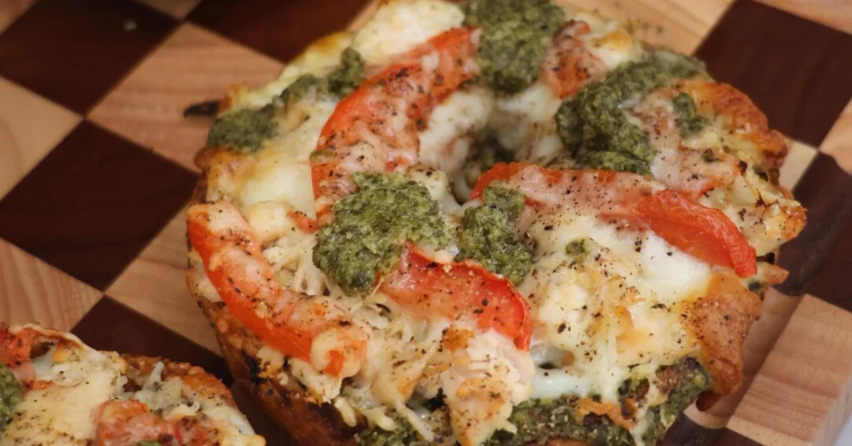 high protein pesto chicken pizza bagels