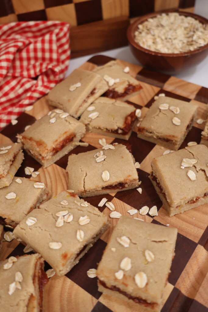 healthy no-bake strawberry snack bars