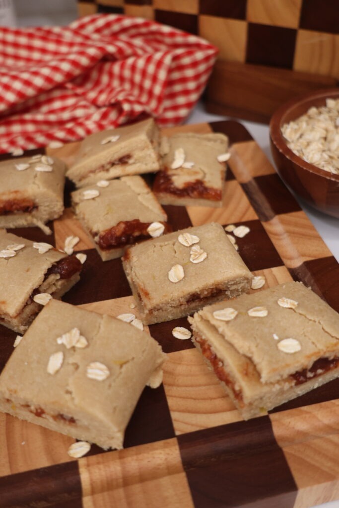 healthy no-bake strawberry snack bars