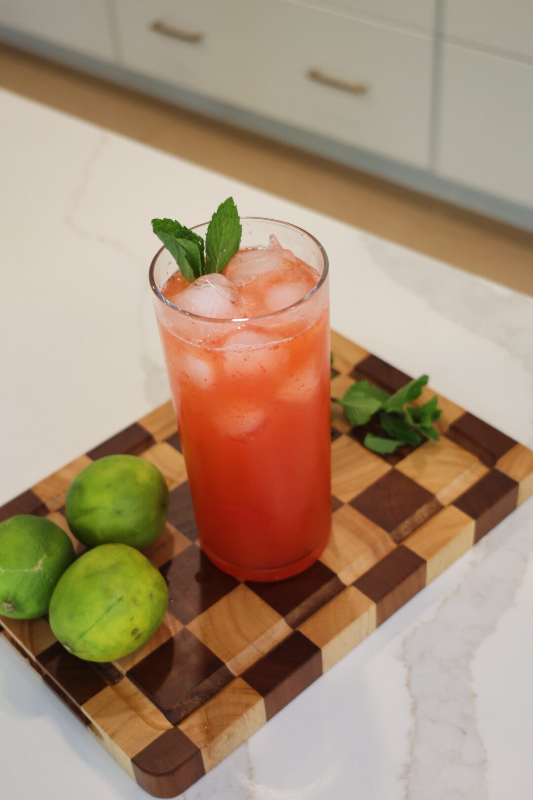 healthy strawberry mojito mocktail drink