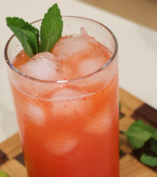 healthy strawberry mojito mocktail drink